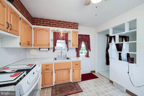 Kitchen - 119 Eric Ave, Reading, PA 19607 photo 3 of 3