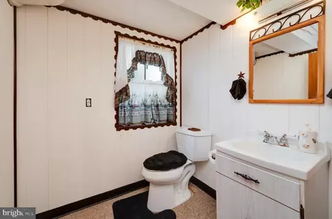 Bath - 119 Eric Ave, Reading, PA 19607 photo 3 of 3