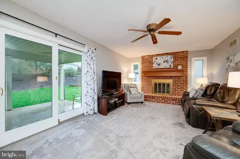 Living - 3048 Marcor Dr, Reading, PA 19608 photo 4 of 7