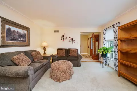 Living - 3048 Marcor Dr, Reading, PA 19608 photo 2 of 7
