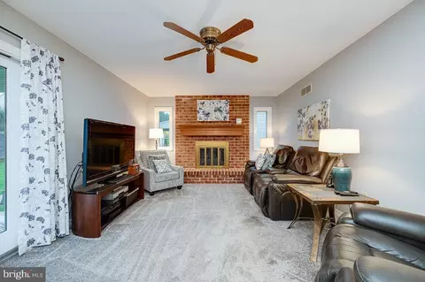 Living - 3048 Marcor Dr, Reading, PA 19608 photo 5 of 7