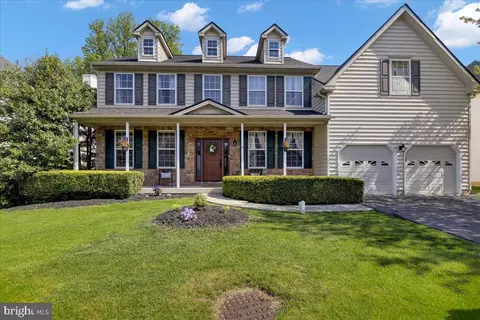 5 Oxford Dr, Morgantown, PA 19543