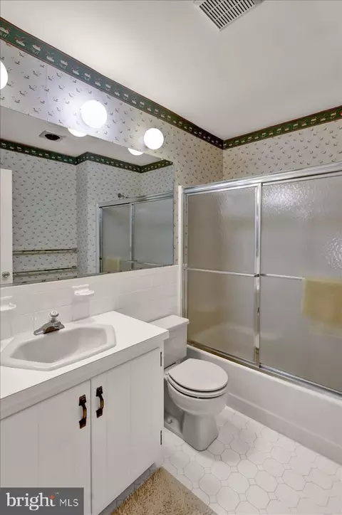 Bath - 110 Medinah Dr, Reading, PA 19607 photo 4 of 4