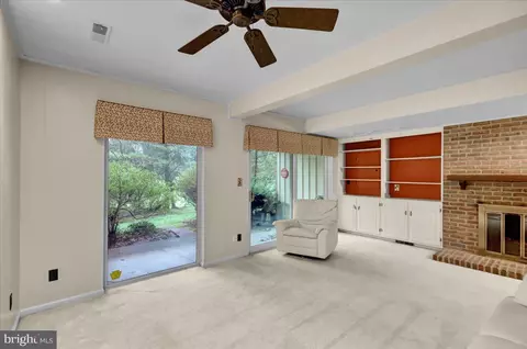 Living - 110 Medinah Dr, Reading, PA 19607 photo 3 of 4