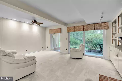 Living - 110 Medinah Dr, Reading, PA 19607 photo 2 of 4