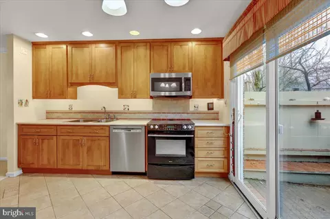 Kitchen - 110 Medinah Dr, Reading, PA 19607 photo 3 of 5