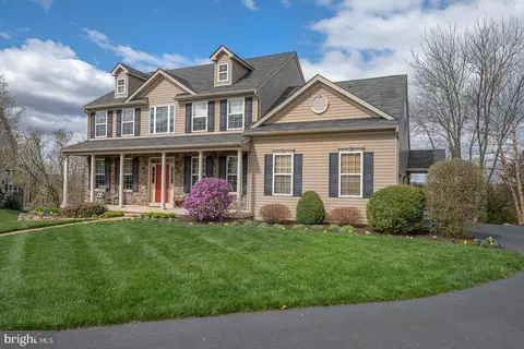 720 Green Meadow Dr, Douglassville, PA 19518