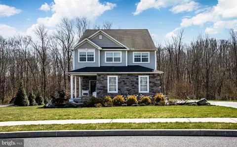 104 Pleasant View Dr, Douglassville, PA 19518