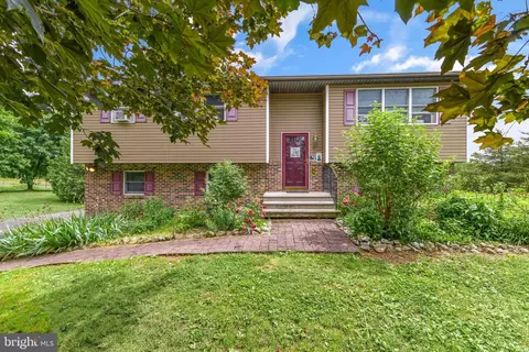 23 Kaley Ct, Mohrsville, PA 19541