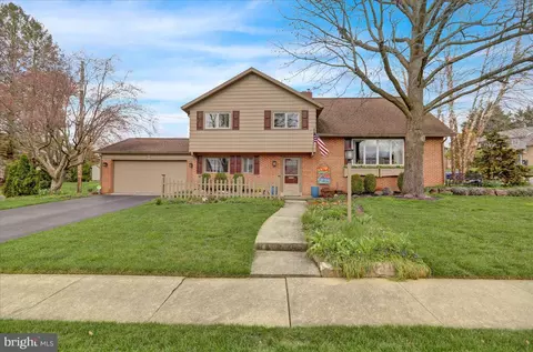 2201 Burkey Dr, Wyomissing, PA 19610