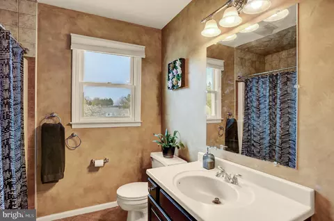 Bath - 541 Pershing Blvd, Reading, PA 19607 photo 2 of 2