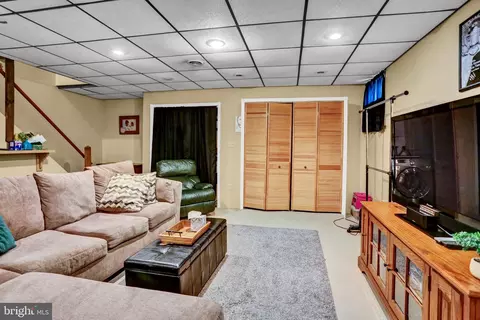Living - 541 Pershing Blvd, Reading, PA 19607 photo 4 of 5
