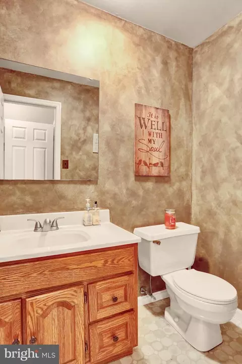 Bath - 541 Pershing Blvd, Reading, PA 19607 photo 1 of 2