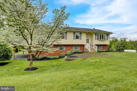 21 Vista Acres Dr, Kutztown, PA 19530