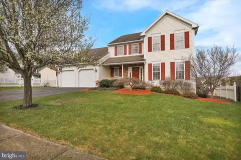 26 Bowes Ln, Reading, PA 19606