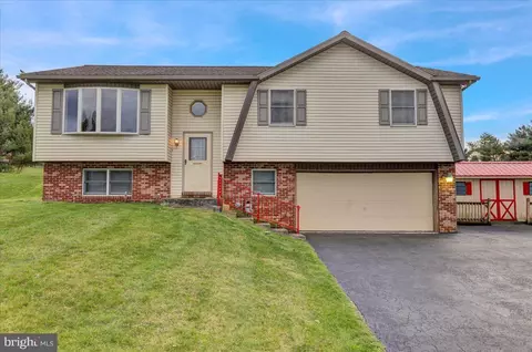 213 W Walnut Tree Dr, Blandon, PA 19510