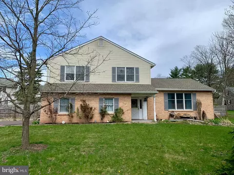 1043 W Ben Franklin Hwy, Douglassville, PA 19518