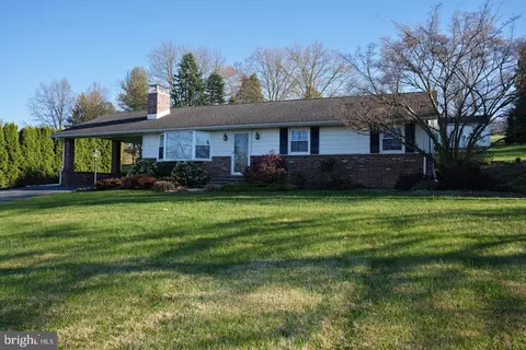 102 Cross Key Rd, Bernville, PA 19506