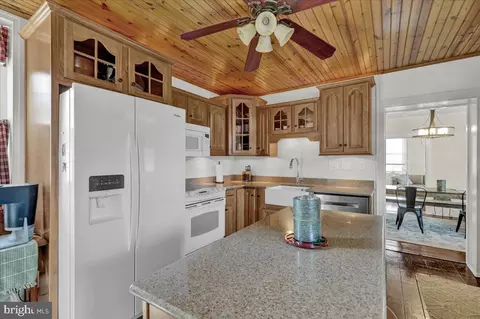 Kitchen - 726 Mountain View Rd, Reading, PA 19607 photo 2 of 3