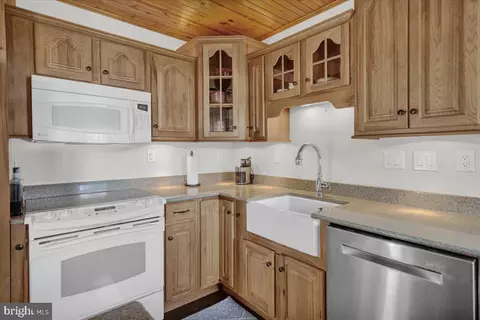Kitchen - 726 Mountain View Rd, Reading, PA 19607 photo 3 of 3