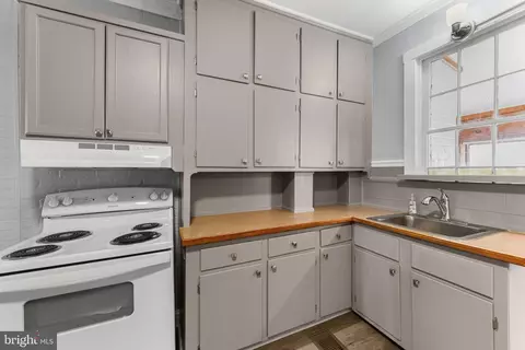 Kitchen - 26 Franklin St, Shillington, PA 19607 photo 4 of 4