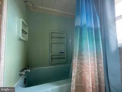 Bath - 104 Gerald Ave, Reading, PA 19607 photo 4 of 4