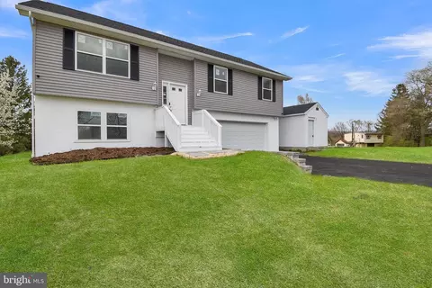 826 River Rd, Mohrsville, PA 19541