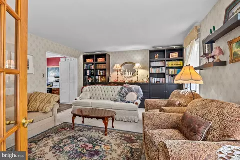 Living - 118 Matthew Dr, Reading, PA 19608 photo 1 of 5