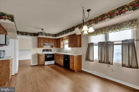 Kitchen - 4001 Windcroft Ct, Reading, PA 19606 photo 2 of 4