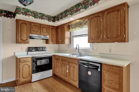 Kitchen - 4001 Windcroft Ct, Reading, PA 19606 photo 3 of 4
