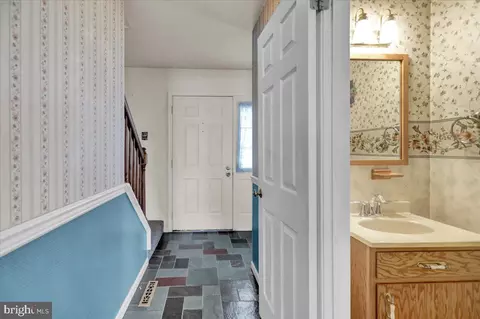 Entry Way - 4001 Windcroft Ct, Reading, PA 19606 photo 1 of 2