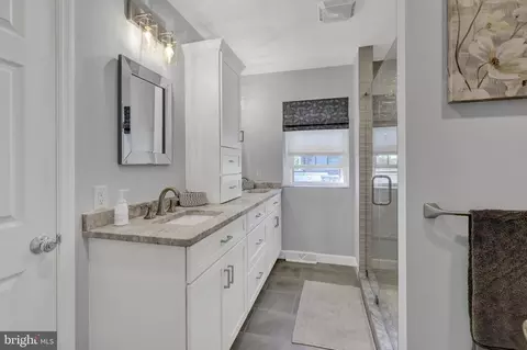 Bath - 431 Devon Ter, Reading, PA 19607 photo 3 of 4
