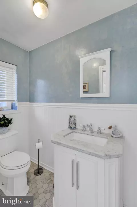 Bath - 431 Devon Ter, Reading, PA 19607 photo 2 of 4