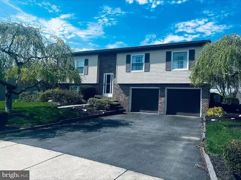 826 Blue Gate Ln, Reading, PA 19608