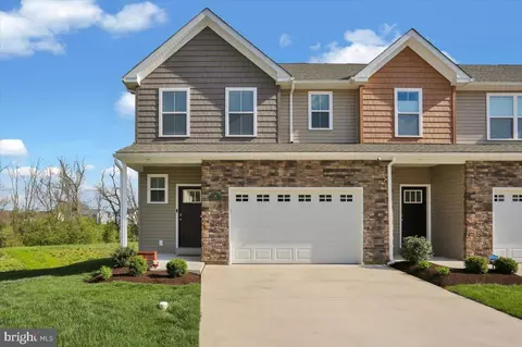38 Hubbardton Ct, Reading, PA 19608