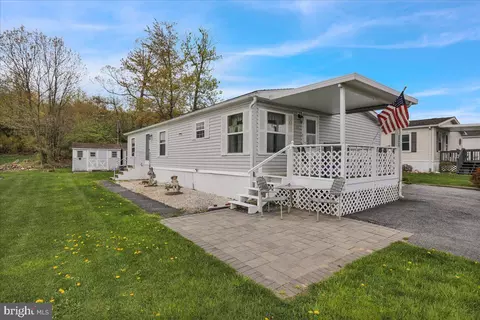 29 Mountain View Ln, Blandon, PA 19510