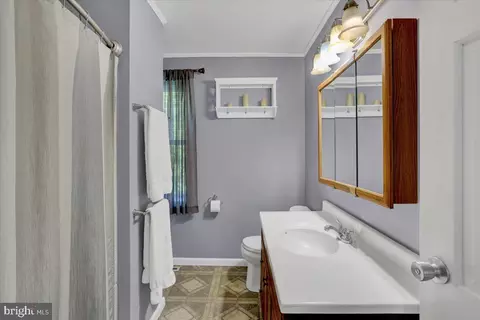 Bath - 311 Hill Cir, Reading, PA 19607 photo 1 of 4