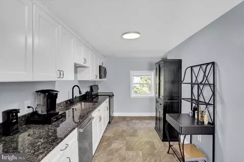 Kitchen - 311 Hill Cir, Reading, PA 19607 photo 2 of 3