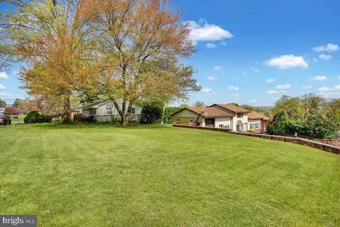 Exterior - 311 Hill Cir, Reading, PA 19607 photo 5 of 6