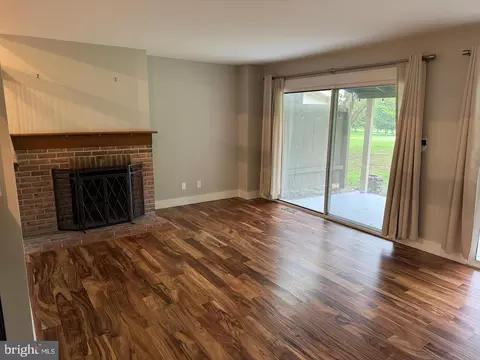 Living - 25 Medinah Dr, Reading, PA 19607 photo 1 of 2