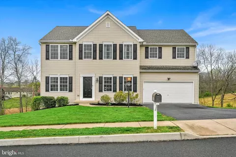 422 E 4th St, Bernville, PA 19506