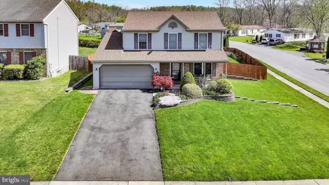 222 Crystal Cir, Birdsboro, PA 19508