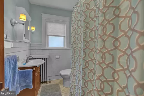 Bath - 106 N Waverly St, Reading, PA 19607 photo 1 of 3