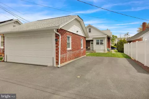 Exterior - 106 N Waverly St, Reading, PA 19607 photo 4 of 7