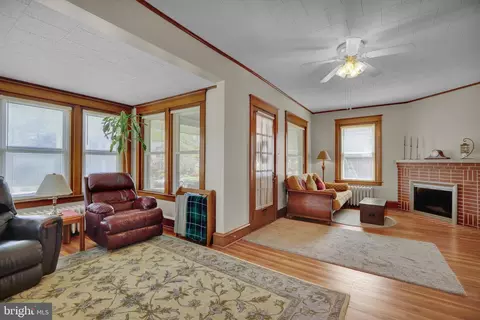 Living - 106 N Waverly St, Reading, PA 19607 photo 2 of 3