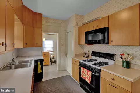 Kitchen - 106 N Waverly St, Reading, PA 19607 photo 2 of 4