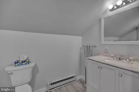 Bath - 106 N Waverly St, Reading, PA 19607 photo 2 of 3