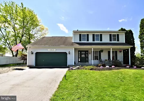 203 Battenkill Dr, Douglassville, PA 19518