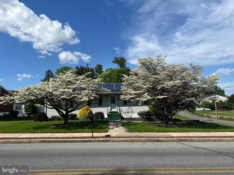 11 E Jefferson St, Womelsdorf, PA 19567
