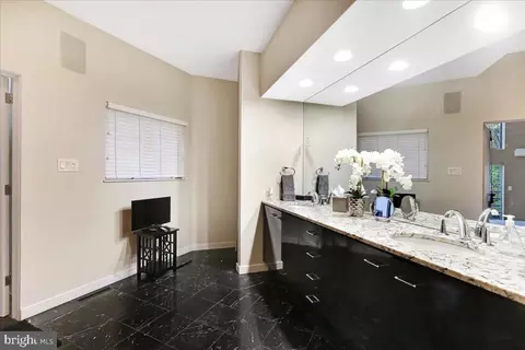 Bath - 14 Pine Ridge Ln, Reading, PA 19607 photo 2 of 5